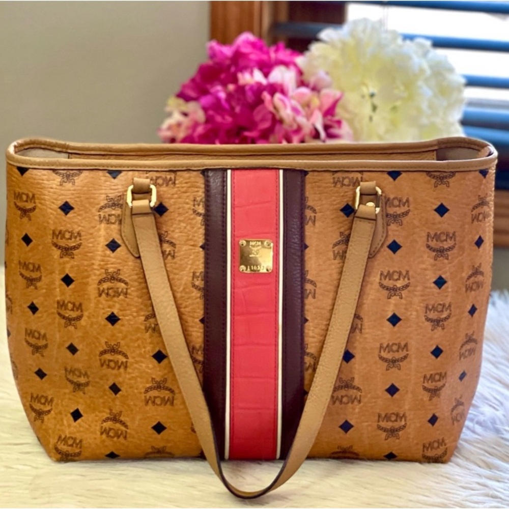 MCM Like New Large Tote Bag In Excellent Condition! - Picture 7 of 14
